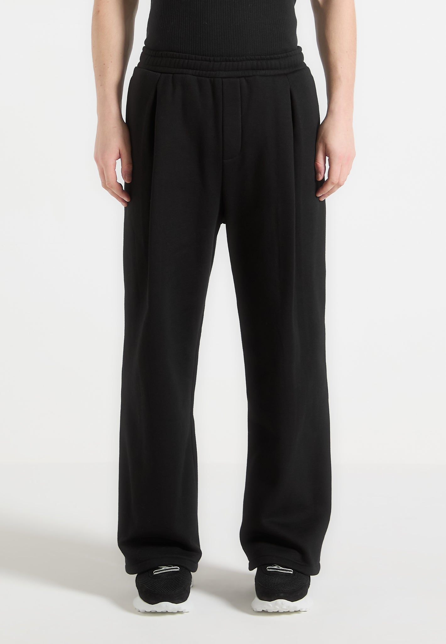 Box Pleated Relaxed Jogger Pants for Men | Cyril - Black