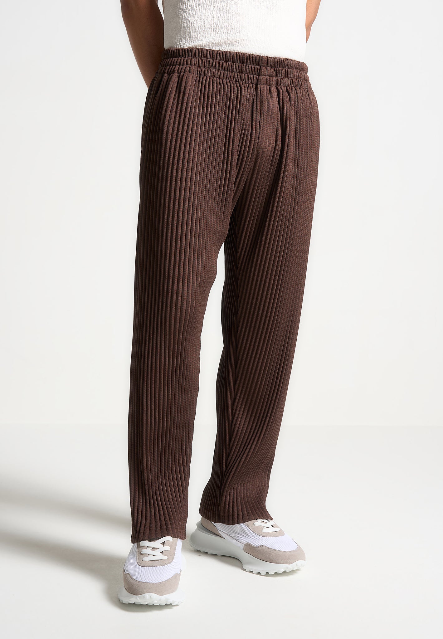 Brown Pleated Trousers with Elastic Waistband & Relaxed Fit | Jonas