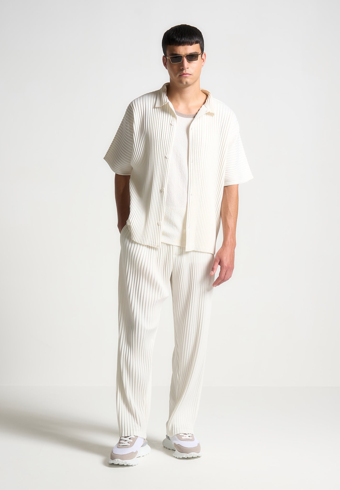 Off-White Pleated Trousers with Elastic Waistband | Jonas