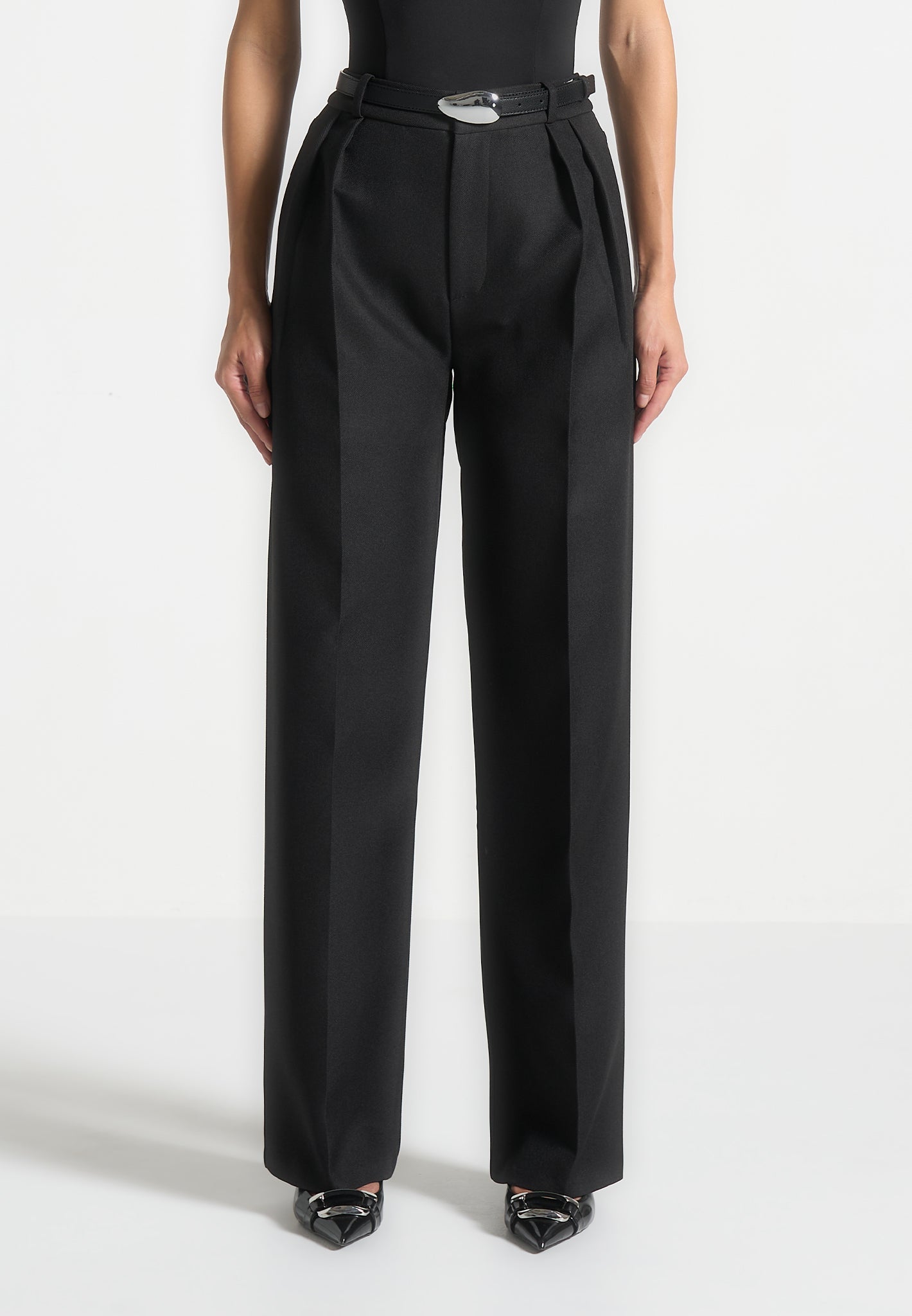 Tailored Twin Pleat Trousers for Women - Straight Leg & Mid Rise | Manière De Voir