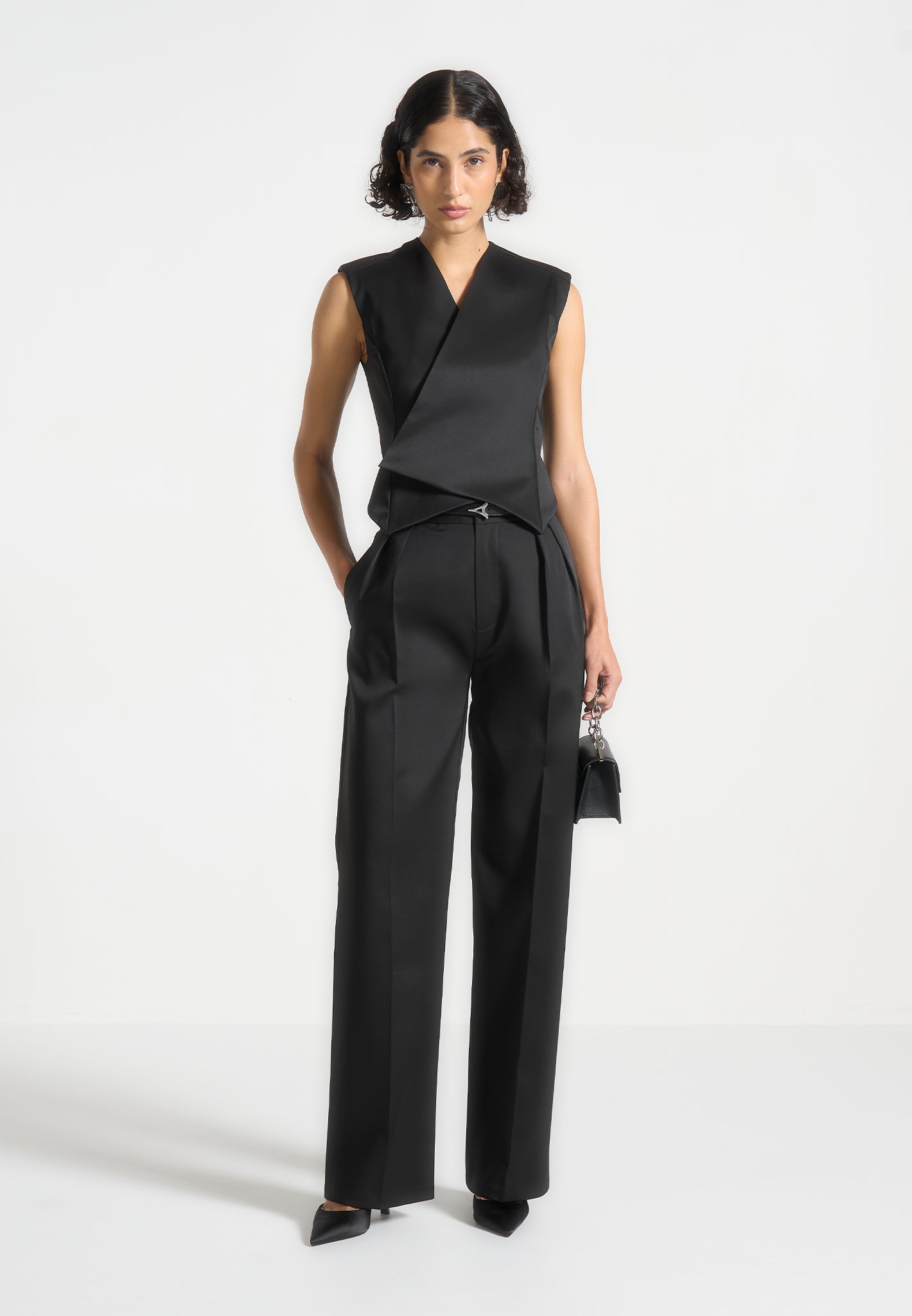 Tailored Twin Pleat Trousers for Women - Straight Leg & Mid Rise | Manière De Voir
