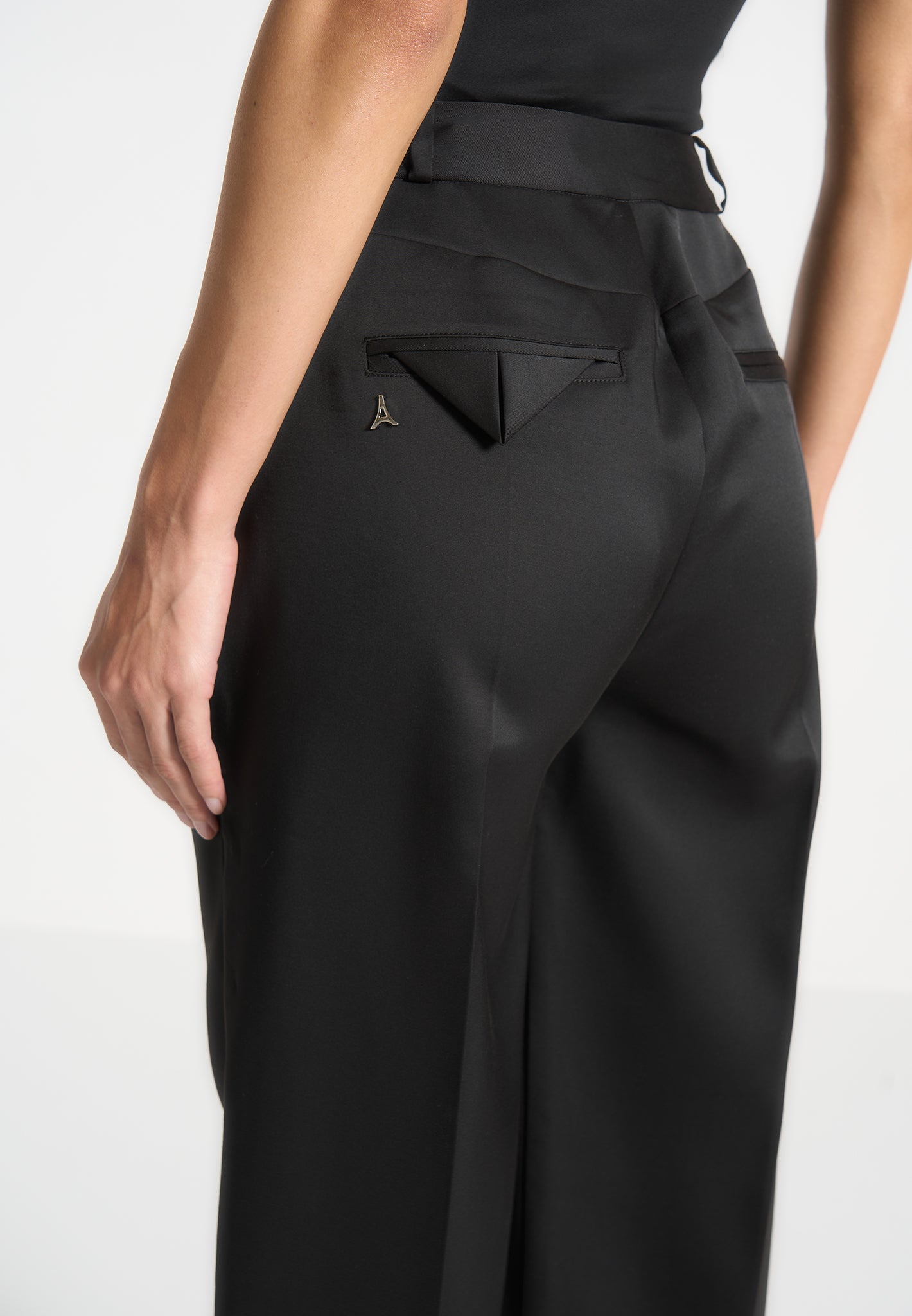 Tailored Twin Pleat Trousers for Women - Straight Leg & Mid Rise | Manière De Voir