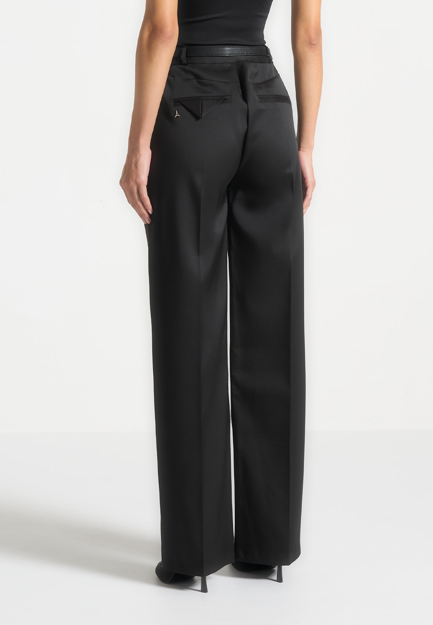 Tailored Twin Pleat Trousers for Women - Straight Leg & Mid Rise | Manière De Voir