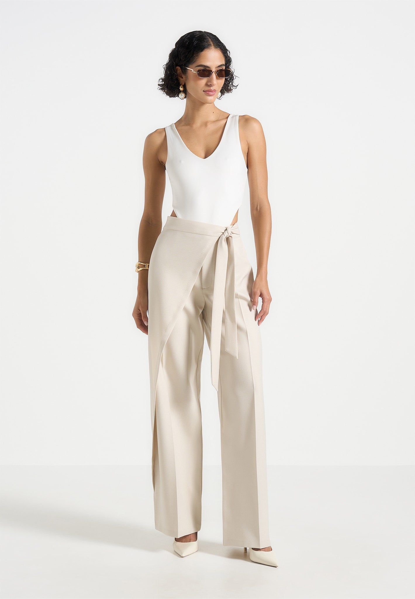 V-Neck Bodysuit for Women - Sculpting & Sleek Fit | Noa