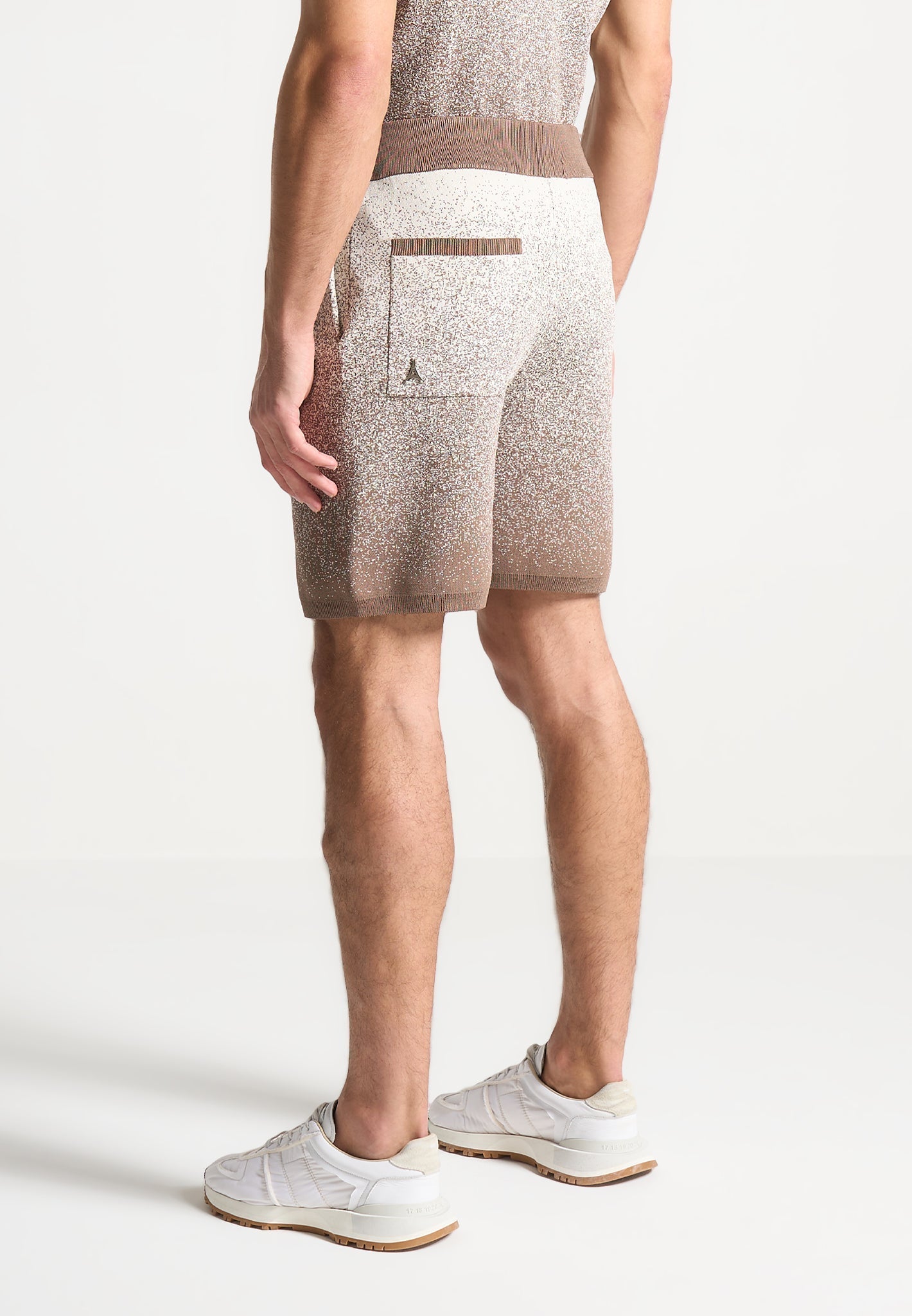 Ombré Knit Shorts with Drawstring Waistband & Gradient Effect | Manière De Voir