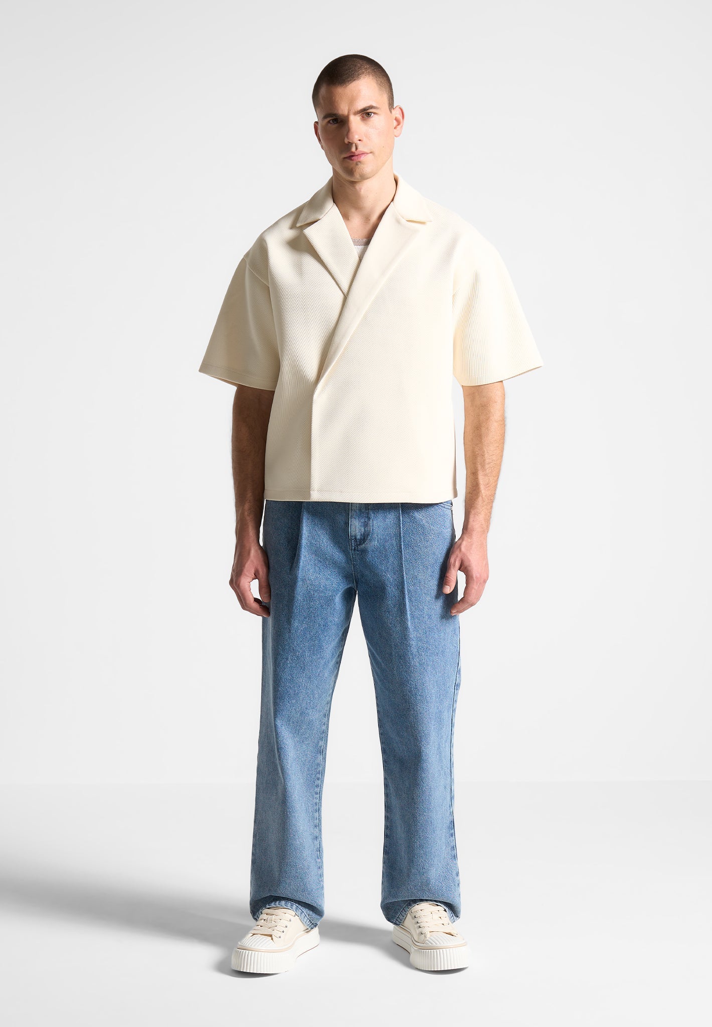 Relaxed Fit Pleated Jeans in Washed Blue Denim | Manière De Voir