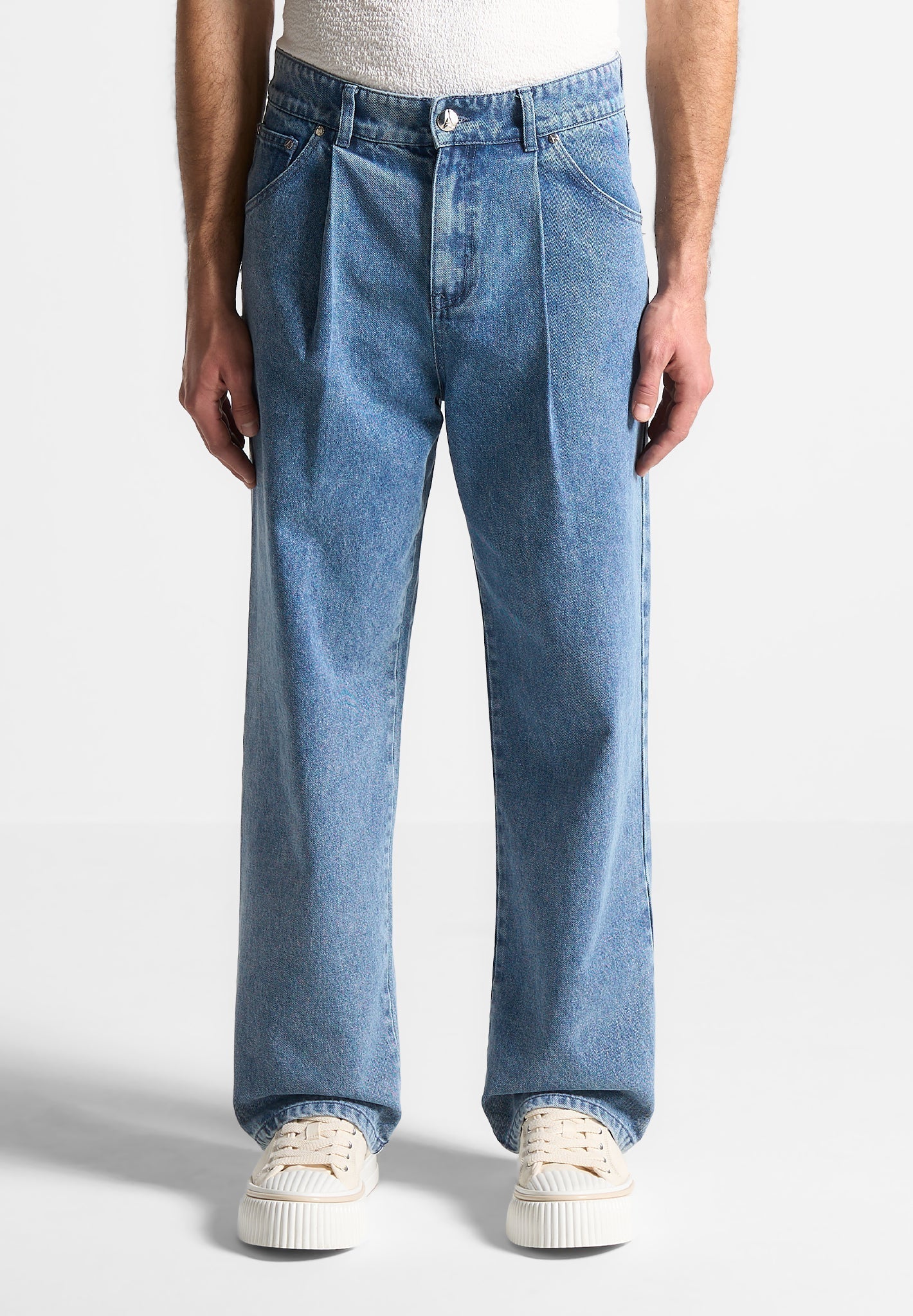 Relaxed Fit Pleated Jeans in Washed Blue Denim | Manière De Voir
