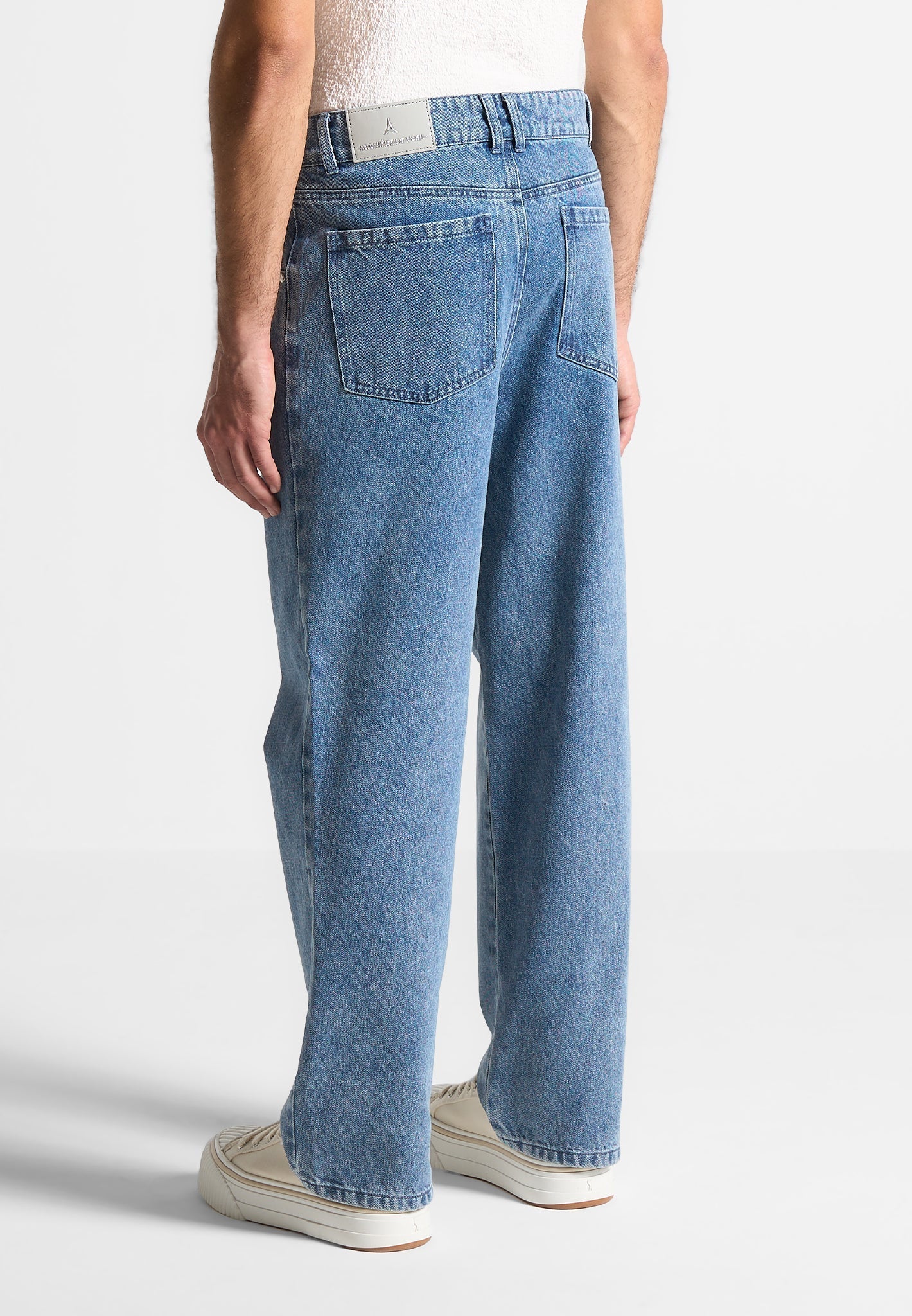 Relaxed Fit Pleated Jeans in Washed Blue Denim | Manière De Voir