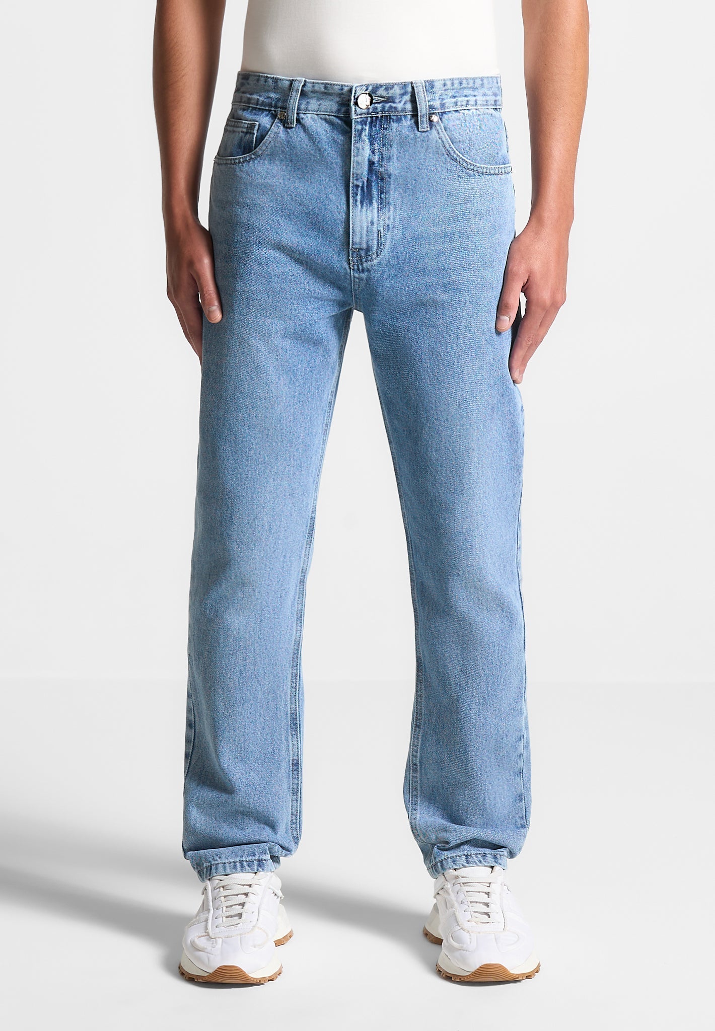 Regular Fit Mid Blue Jeans | 13oz Denim & Vegan Leather Patch | Manière De Voir